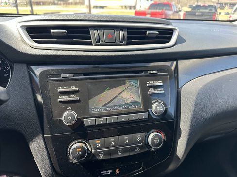 Used 2014 Nissan Rogue S image 16