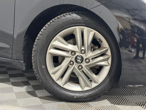 Used 2019 Hyundai Elantra SEL image 35