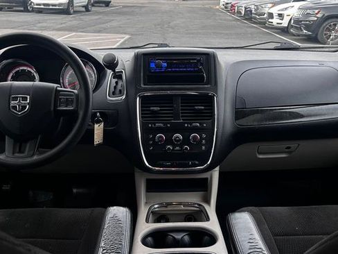 Used 2012 Dodge Grand Caravan SXT image 10