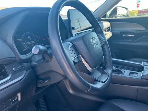Used 2024 Toyota Grand Highlander AWD Hybrid image 10