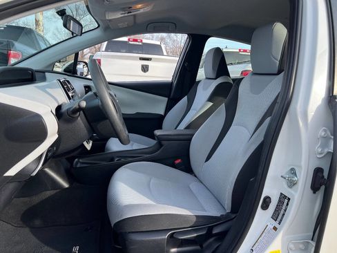 Used 2016 Toyota Prius Two image 8