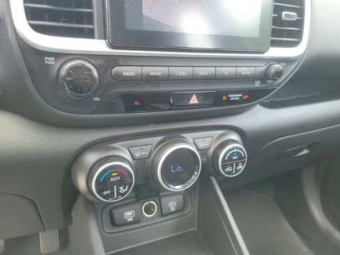 Certified 2023 Hyundai Venue SEL FWD image 25