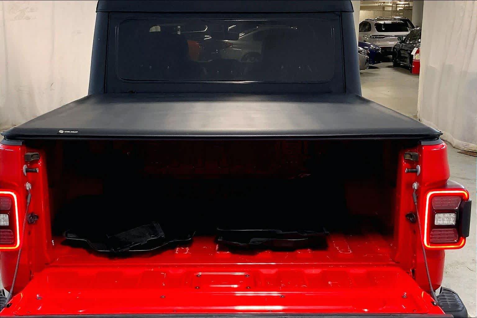Used 2023 Jeep Gladiator Rubicon w/ LED Lighting Group AWD/4WD image 33