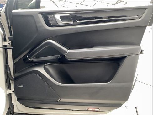 Used 2023 Porsche Cayenne Platinum Edition image 45