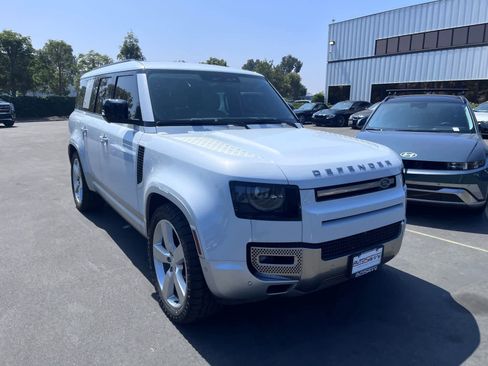 Used 2023 Land Rover Defender 130 SE image 2