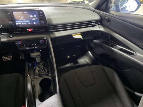 Certified 2025 Hyundai Elantra Sport FWD image 17