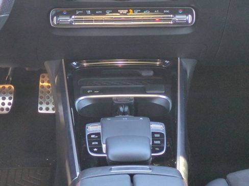 Used 2020 Mercedes-Benz GLB 250 w/ AMG Line image 20