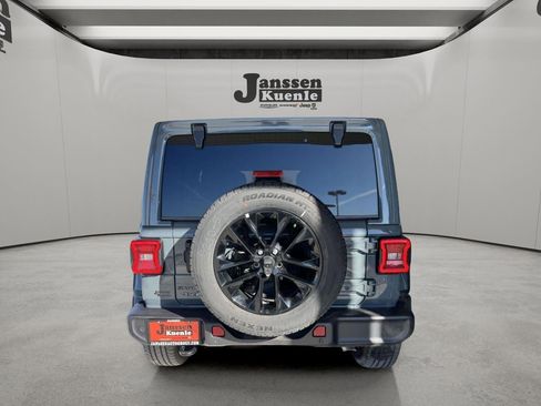 Used 2025 Jeep Wrangler Unlimited Sahara w/ Safety Group AWD/4WD image 2