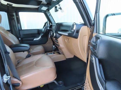 Used 2016 Jeep Wrangler Unlimited Rubicon w/ Dual Top Group image 22