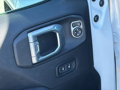 Used 2021 Jeep Gladiator Overland image 13