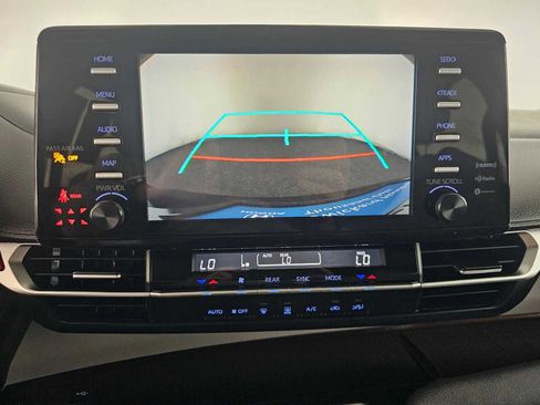 Used 2024 Toyota Sienna LE image 27