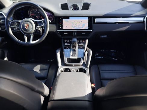 Certified 2023 Porsche Cayenne Platinum Edition image 20