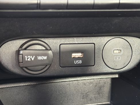 Used 2025 Hyundai Elantra SE FWD image 8