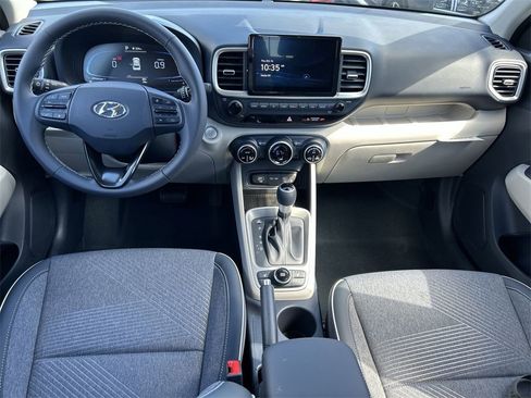 New 2025 Hyundai Venue Limited image 3