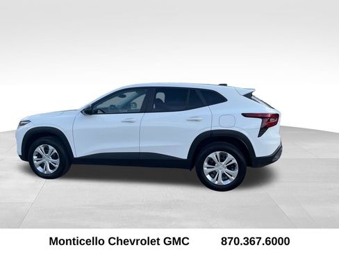 Used 2025 Chevrolet Trax LS image 6