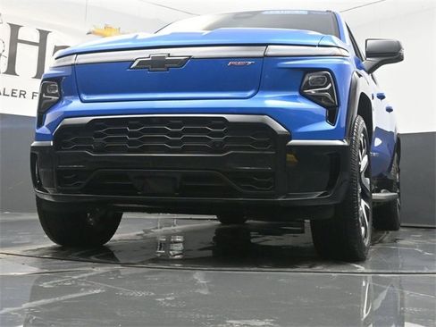 Certified 2025 Chevrolet Silverado EV RST image 4