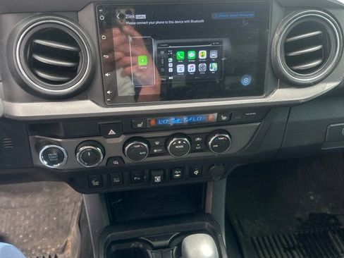 Used 2019 Toyota Tacoma TRD Off-Road AWD/4WD image 12