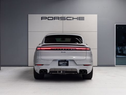 Certified 2026 Porsche Cayenne Turbo AWD/4WD image 6
