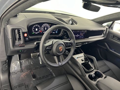 Certified 2026 Porsche Cayenne GTS AWD/4WD image 4