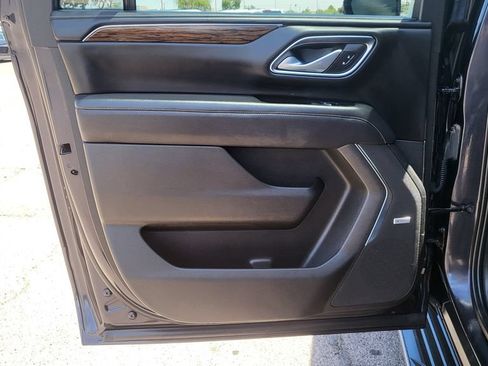 Used 2023 Chevrolet Suburban Premier AWD/4WD image 22