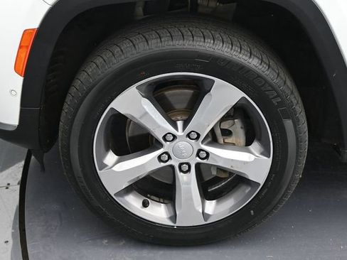 Used 2021 Jeep Grand Cherokee L Limited w/ Luxury Tech Group II image 24