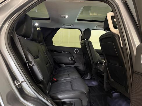 Used 2017 Land Rover Discovery SE AWD/4WD image 32