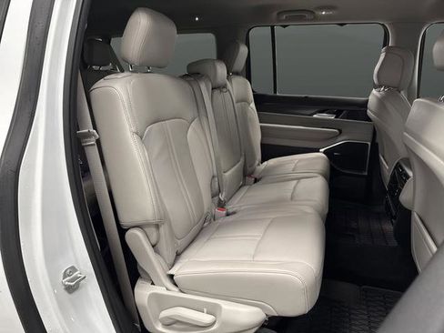 Used 2024 Jeep Wagoneer L Series II w/ Convenience Group I image 33