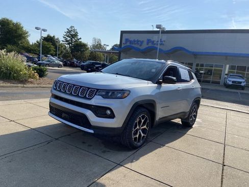 Used 2025 Jeep Compass Limited AWD/4WD image 4