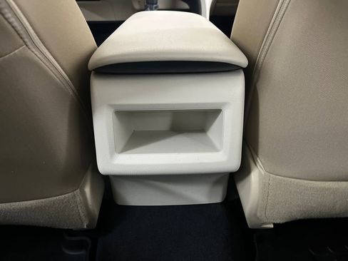 Used 2018 Toyota Camry LE image 31