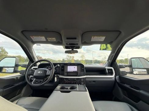 Used 2024 Ford F550 4x4 Crew Cab Super Duty image 16