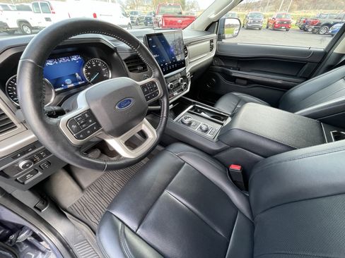 Used 2022 Ford Expedition XLT image 17