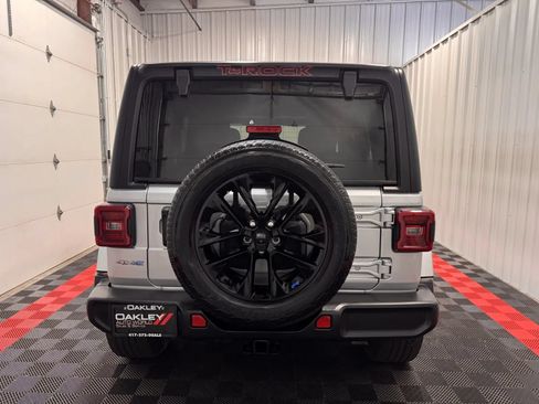 Used 2023 Jeep Wrangler Unlimited Sahara AWD/4WD image 3