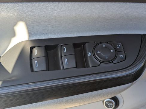 Used 2018 GMC Acadia SLT image 22