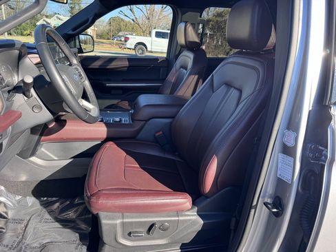 Used 2024 Ford Expedition Limited image 23
