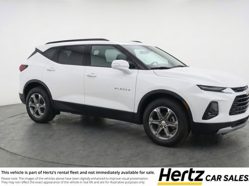 Used 2025 Chevrolet Blazer LT image 1