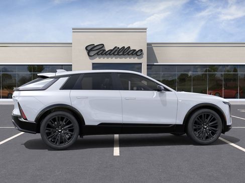 New 2026 Cadillac Lyriq Signature Sport w/ LPO, ONYX Package AWD/4WD image 29