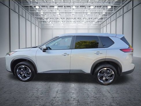 Certified 2025 Nissan Rogue SV FWD image 4