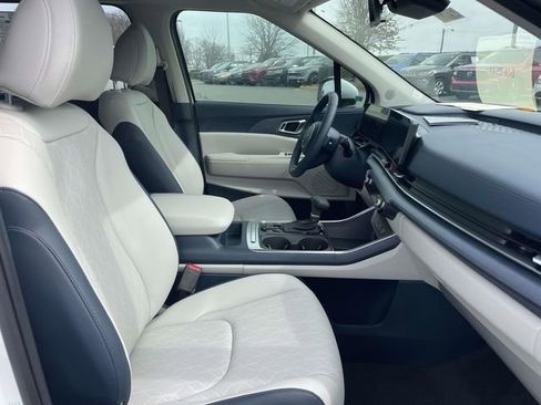 New 2026 Kia Carnival EX FWD image 19