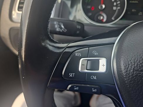 Used 2018 Volkswagen e-Golf SEL FWD image 29