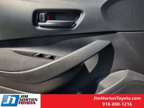 Used 2025 Toyota Corolla LE FWD image 23