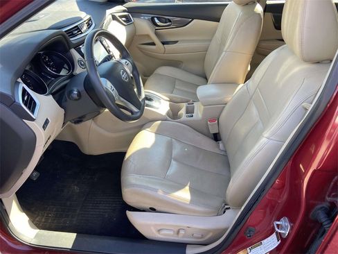 Used 2016 Nissan Rogue SL w/ SL Premium Package image 16