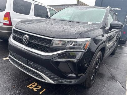 Used 2023 Volkswagen Taos SE w/ Panoramic Sunroof Package