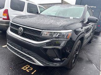 Used 2023 Volkswagen Taos SE w/ Panoramic Sunroof Package AWD/4WD video 1