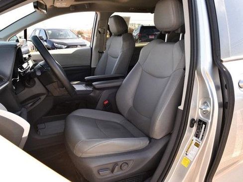 Used 2021 Toyota Sienna XLE w/ XLE Plus Package image 20