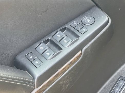 Used 2018 Chevrolet Tahoe LT w/ Luxury Package AWD/4WD image 13
