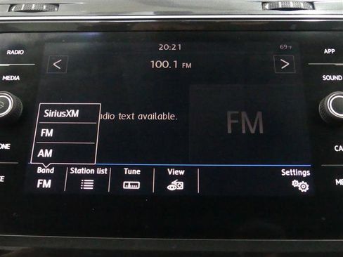 Used 2019 Volkswagen Tiguan SE image 41