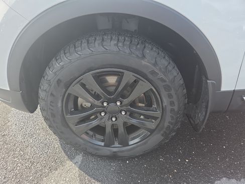 Used 2019 Ford Explorer XLT AWD/4WD image 21