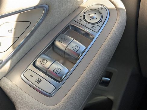 Used 2021 Mercedes-Benz GLC 300 image 22