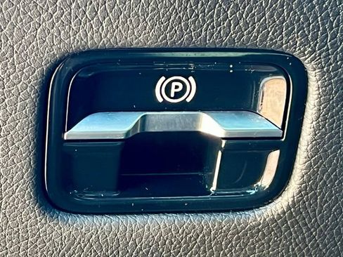 Certified 2024 Mercedes-Benz GLC 300 4MATIC image 33