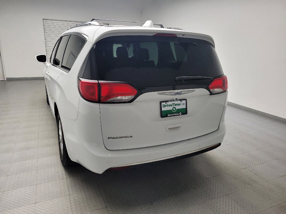 Used 2018 Chrysler Pacifica Touring-L FWD image 6
